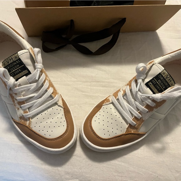 Like new VH shoes - Picture 2 of 7